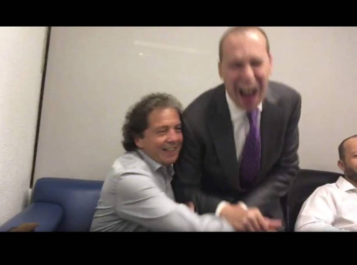 VIDEO: Brailovsky responde 'bullying' y golpea a André Marín en las partes íntimas