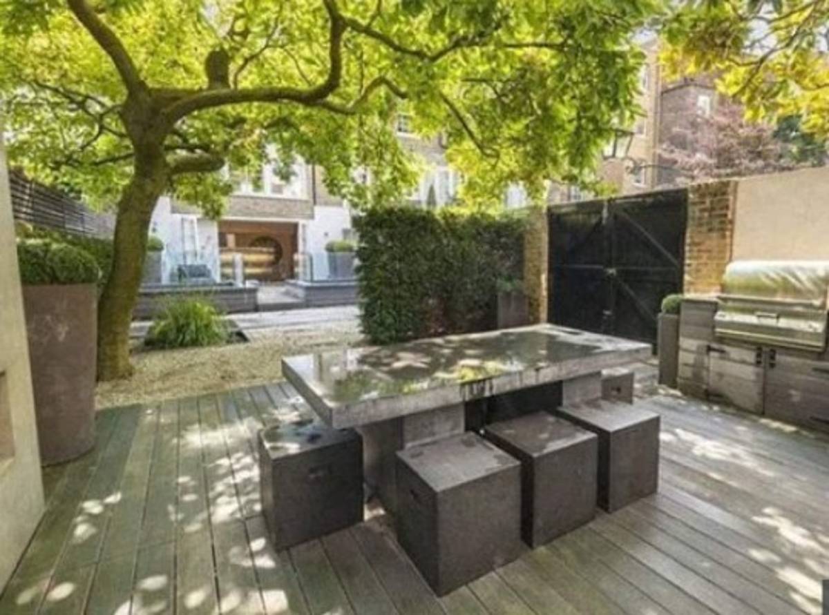 Se retiró hace ocho años: El imperio inmobiliario y el negocio de muebles de lujo de Sol Campbell