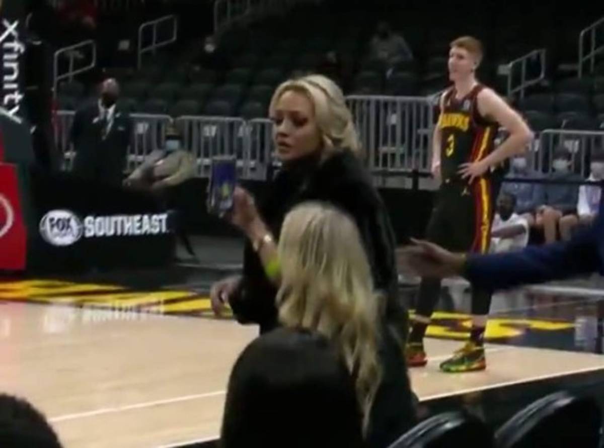 Escándalo: Los insultos entre LeBron James y una sexy aficionada que terminó expulsada