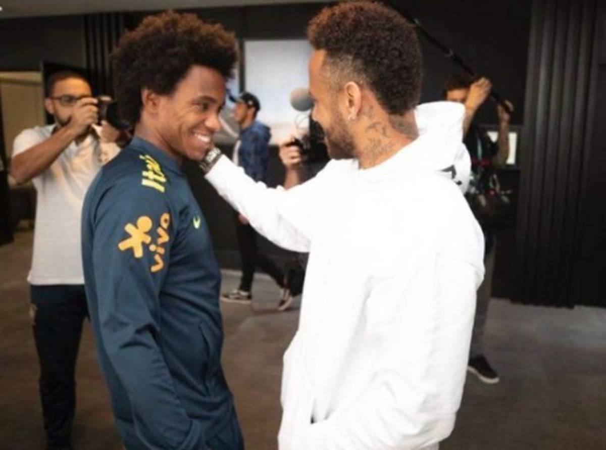 ¡Sorpresa! Neymar visita la concentración de Brasil previo al duelo ante Perú