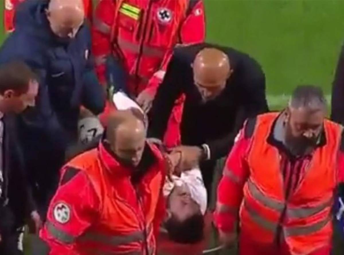 Jugador de la Roma entre lágrimas y dolor le dice a su técnico su grave lesión