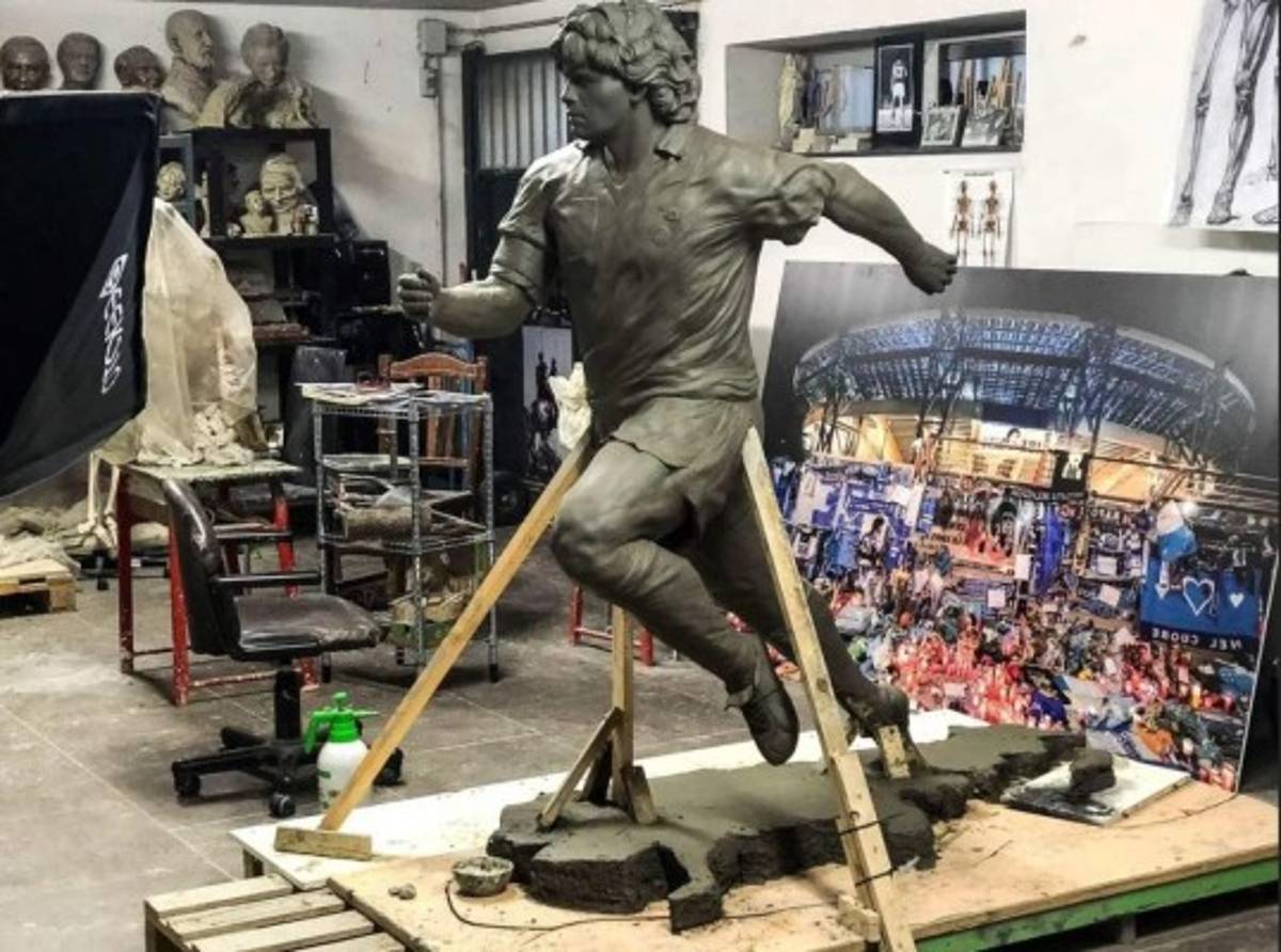 ¡De bronce para que sea eterna! Así es la hermosa estatua de Diego Maradona en Napolés