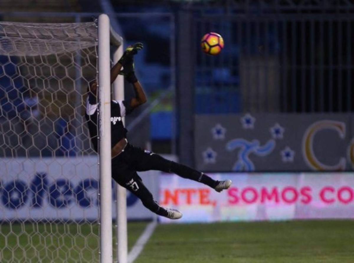 Lo que no se vio en TV: El abrazo de Diego Vázquez con Elencoff y el emotivo adiós de 'Carlón'