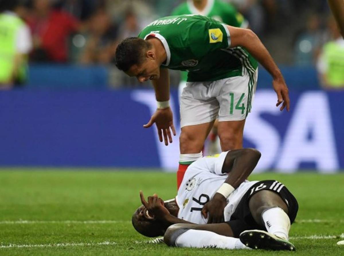 NO SE VIO POR TV: ¿Qué hacía Löw y qué le dijo Marco Fabián? El abrazo de 'Memo' Ochoa