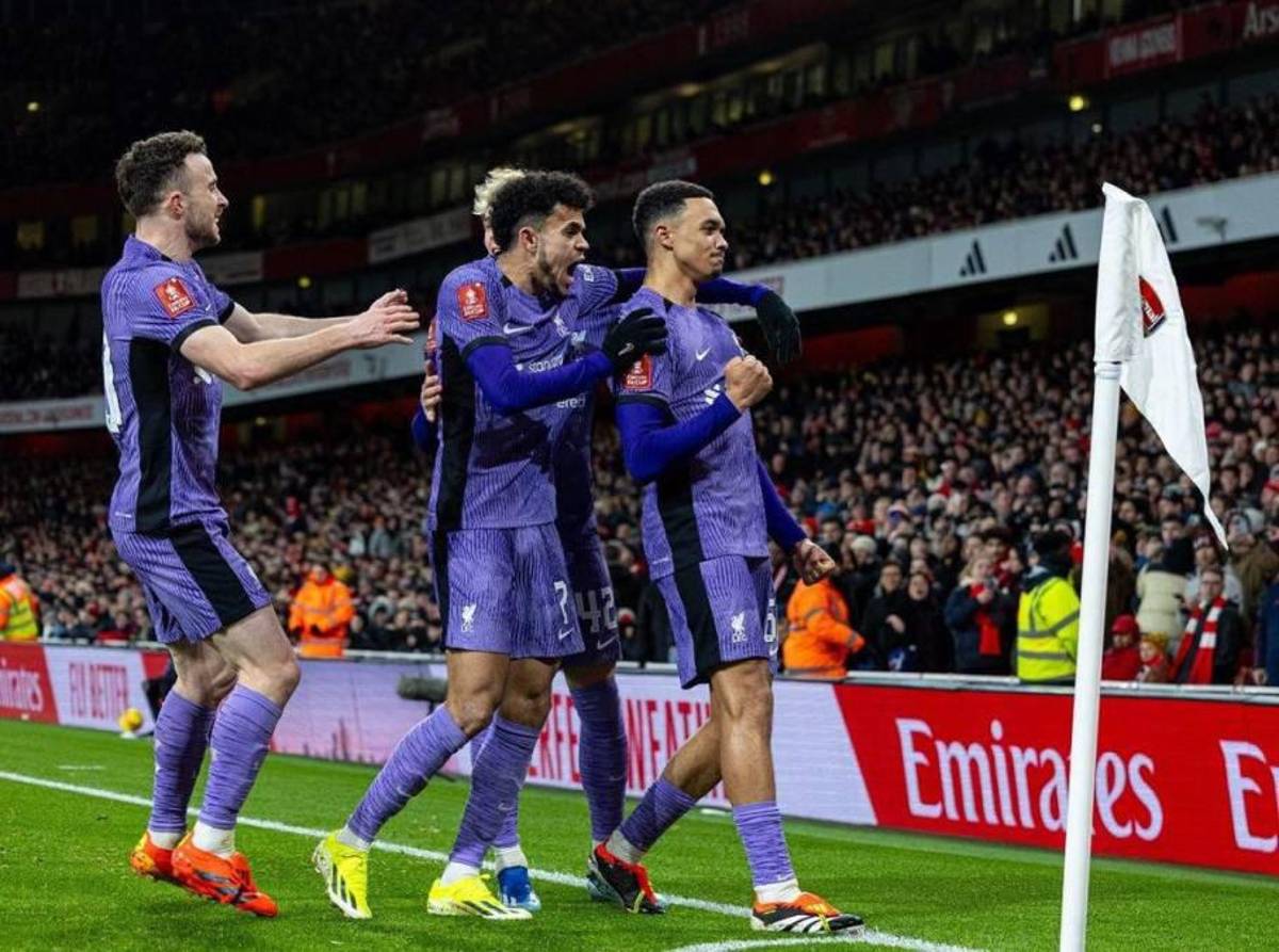 El calvario que vive futbolista del Liverpool por recibir acoso de una mujer: “Envía fotos obscenas”