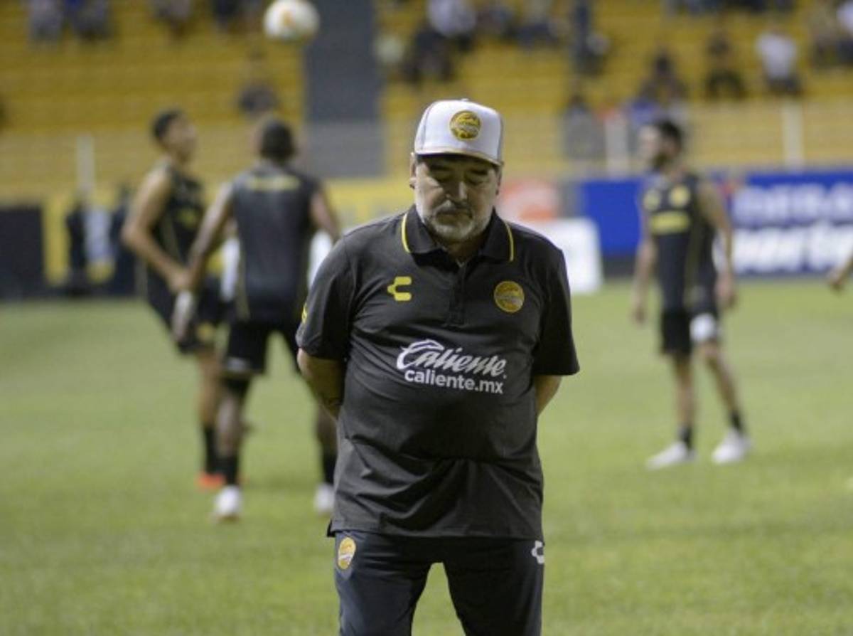 Los eufóricos festejos de Diego Maradona en su debut con Dorados de Sinaloa