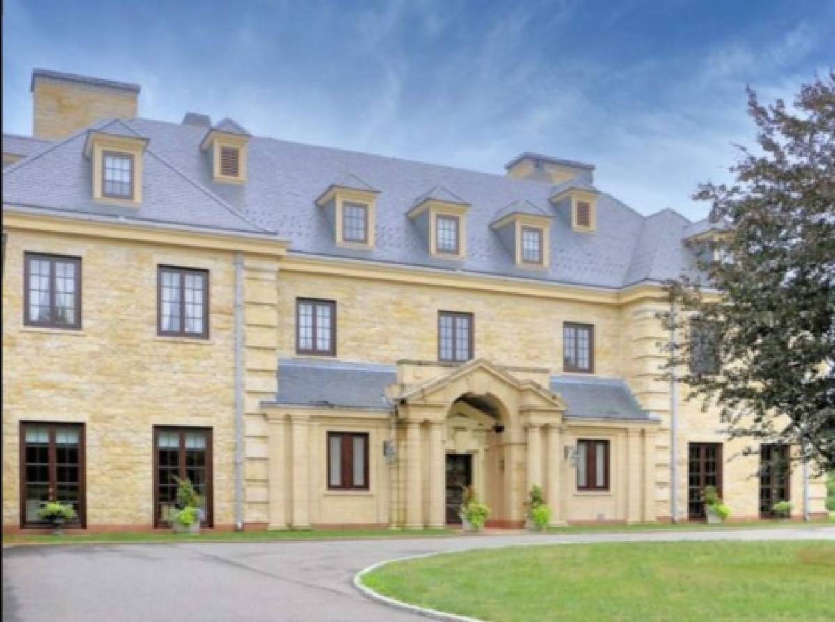 Leyenda de tenis pone en venta su majestuosa mansión: con 10 habitaciones y lago propio en 16$ millones