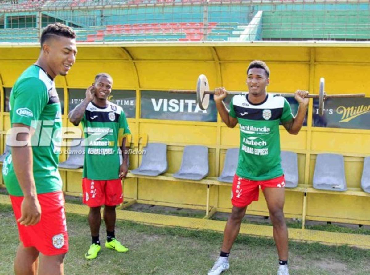 Bromas, en moto y pasillo en el entreno del Marathón previo a la Gran Final