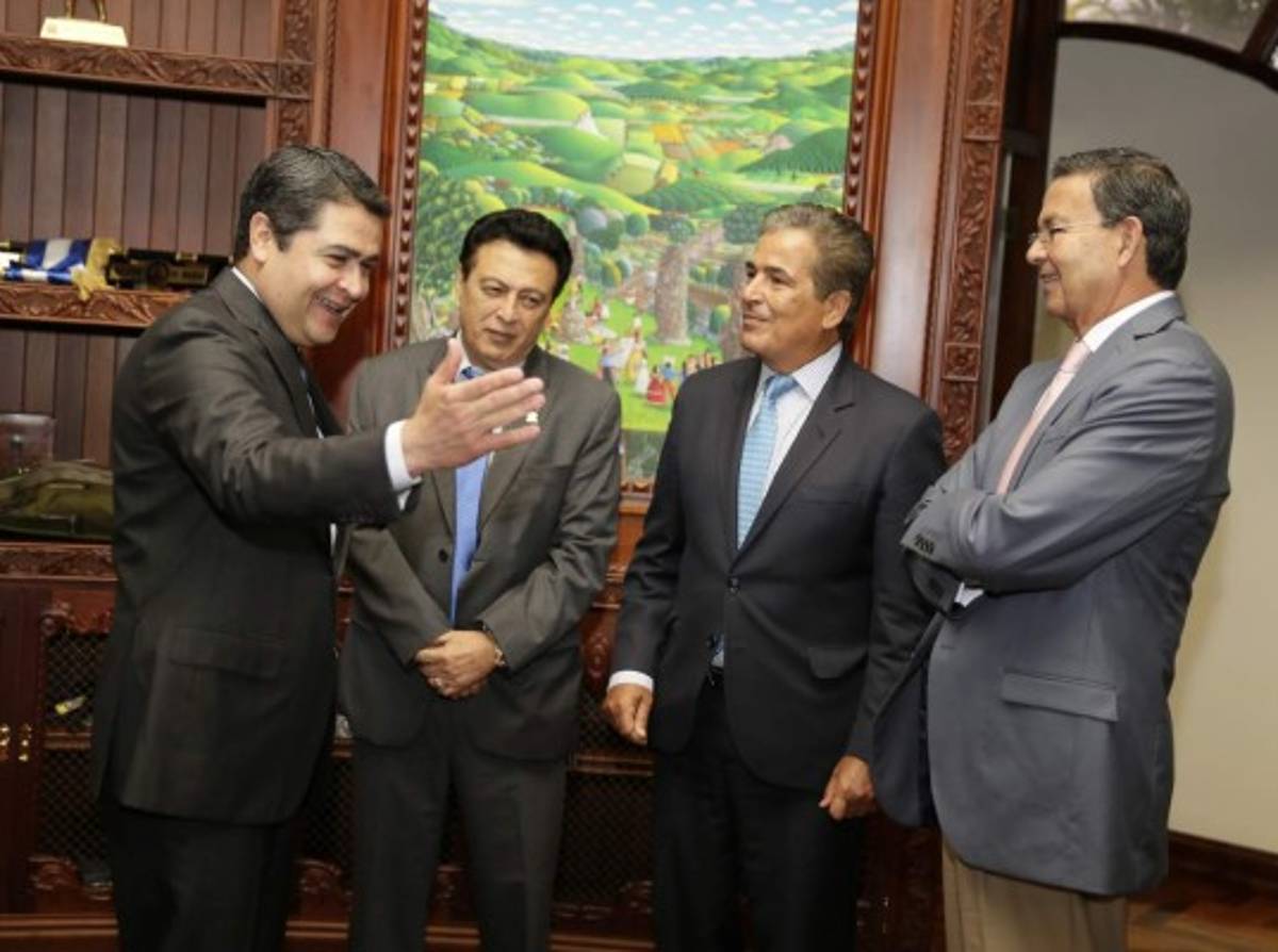 Jorge Luis Pinto, invitado de honor en la Casa Presidencial