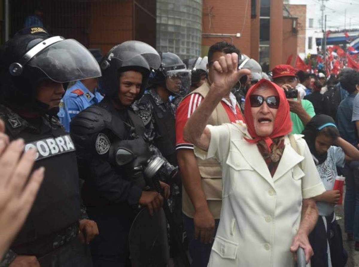 LOCURA: Así festejó Salvador Nasralla tras declararse como el próximo presidente de Honduras