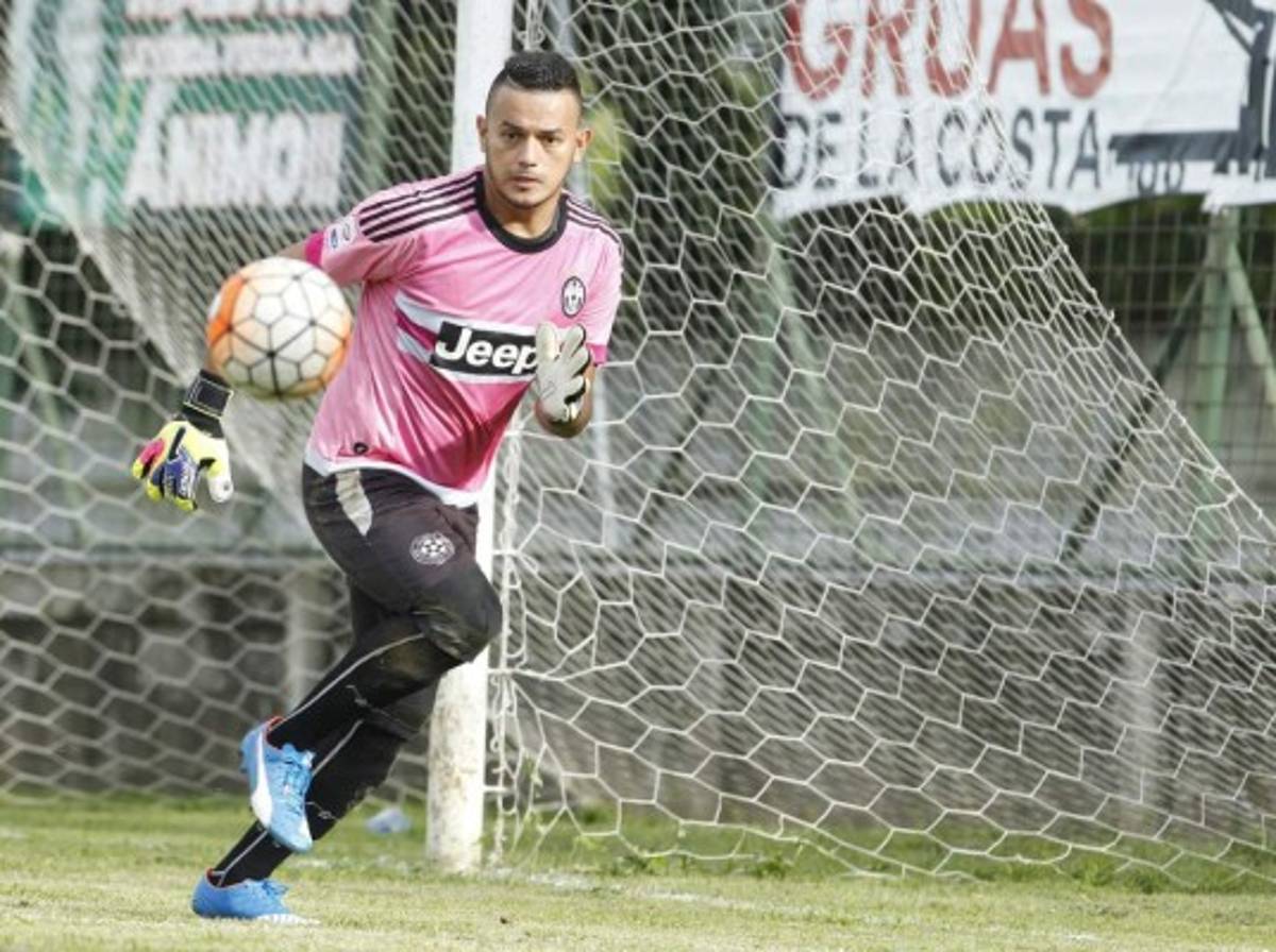 Barcelona, Milan, Juventus... Clubes hondureños que han improvisado con uniformes de otros equipos