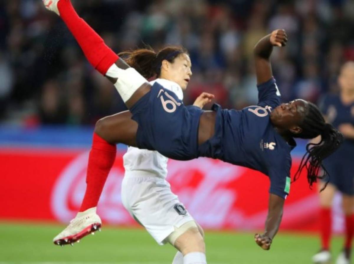 Baile, música y emoción: Francia arrolla en su debut en el Mundial Femenino  