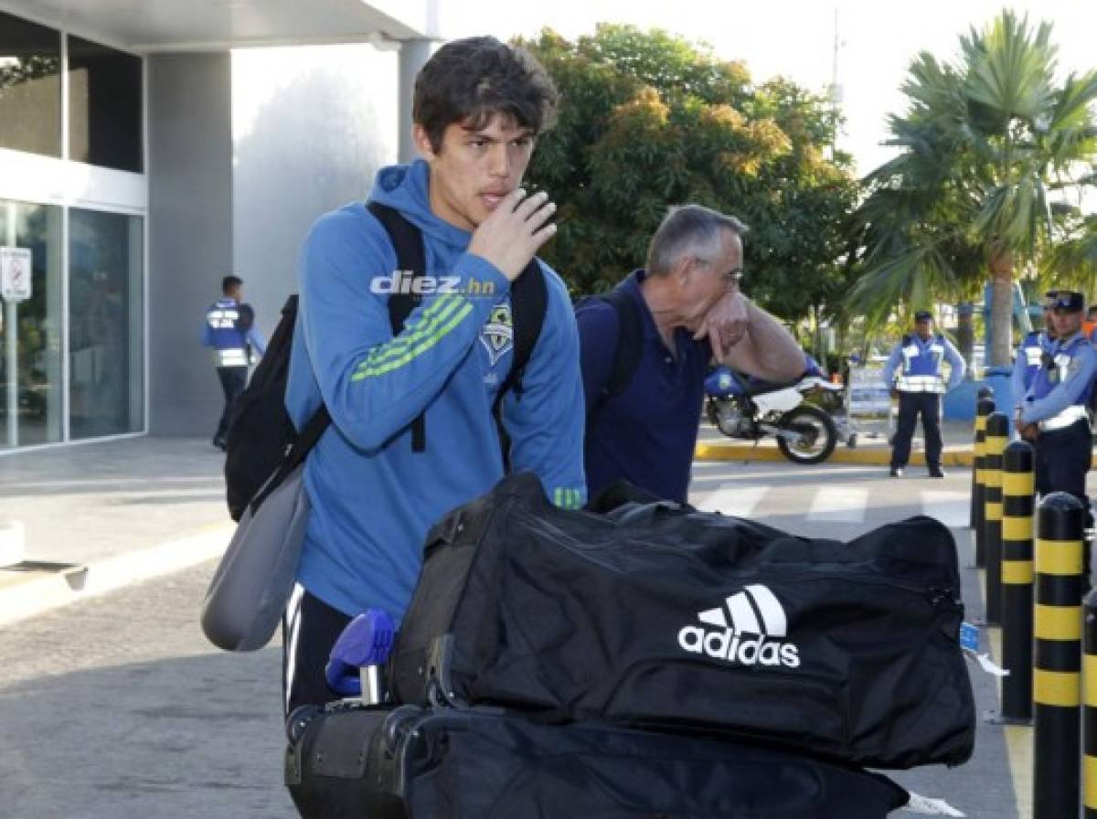 ¡Dos con mascarilla! Las imágenes de la llegada de Seattle Sounders a Honduras