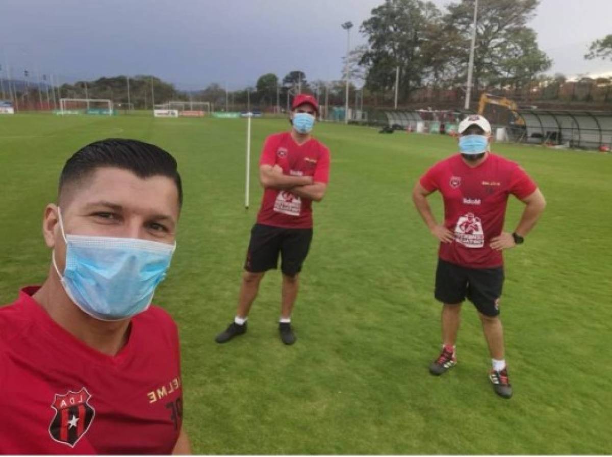 Con mascarilla y guardando distancia; así volvieron a las prácticas los clubes en Costa Rica