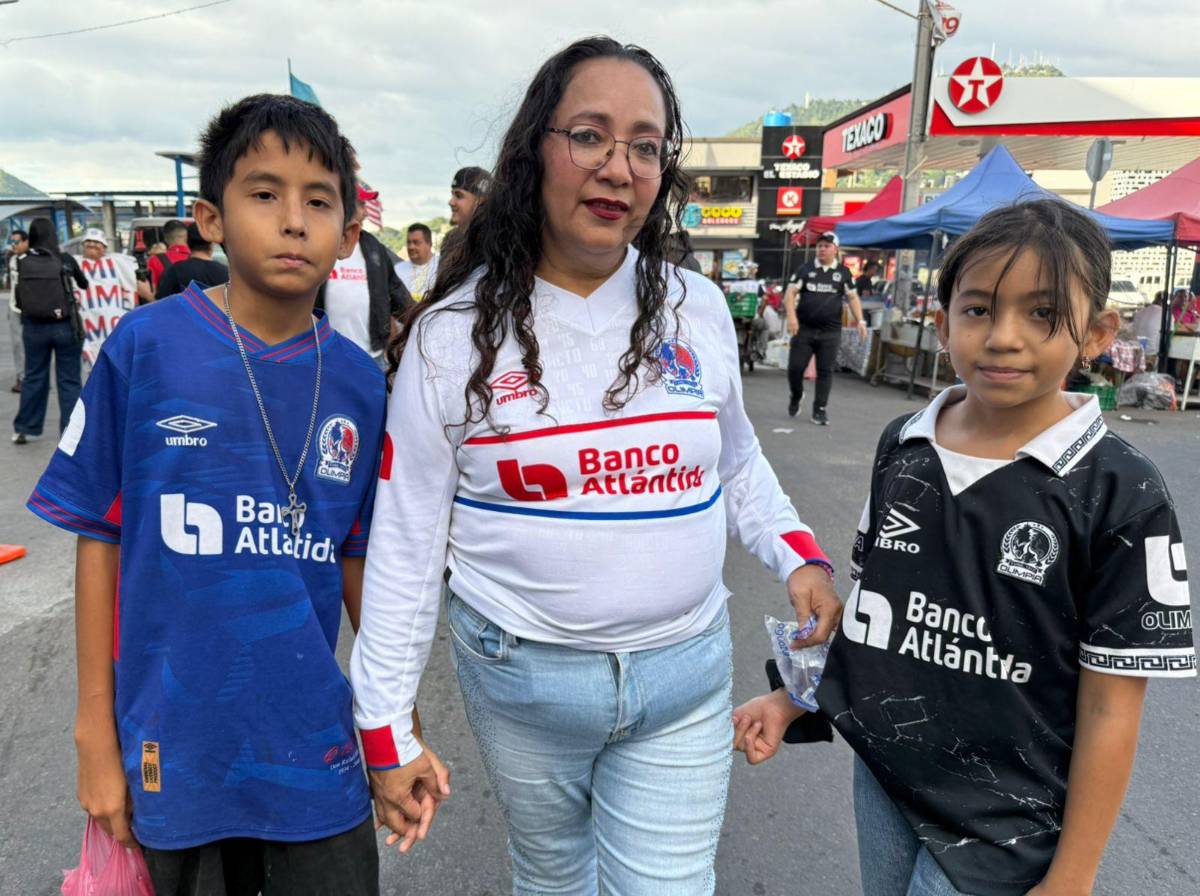 Aficionada se lleva las miradas, lindas fanáticas y la camisa que todos valoran en el Olimpia vs Alajuelense