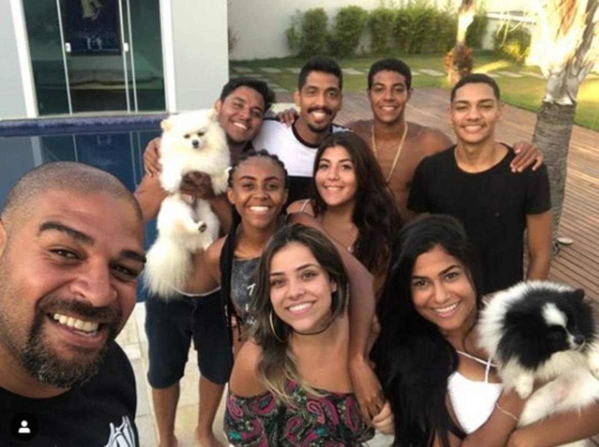 Entre favelas y lujos: La nueva vida de Adriano, el emperador que estuvo en la ruina