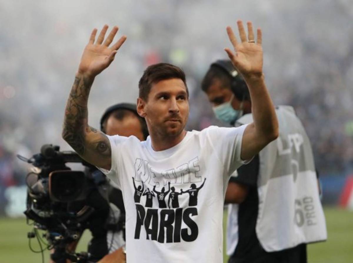 Éxtasis en París e invitado de lujo: así fue la presentación de Messi ante la afición del PSG en el Parque de los Príncipes  