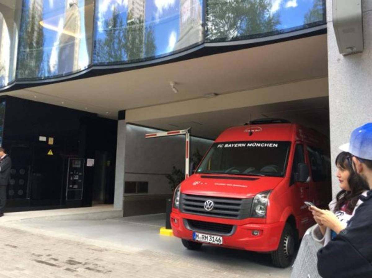 Imponente ambiente de Champions en las calles de España previo al Madrid-Bayern