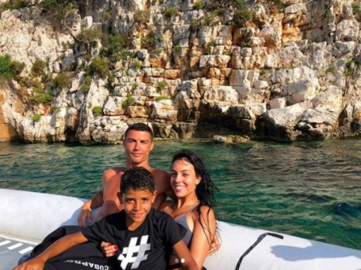 FOTOS: Así pasa las vacaciones Cristiano Ronaldo en Grecia