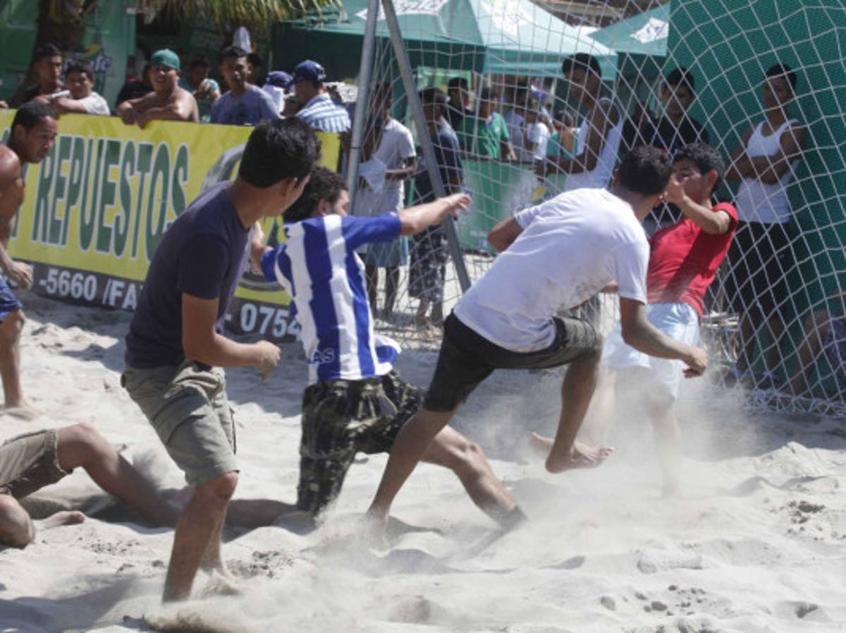 Diez en la playas de Tela.!
