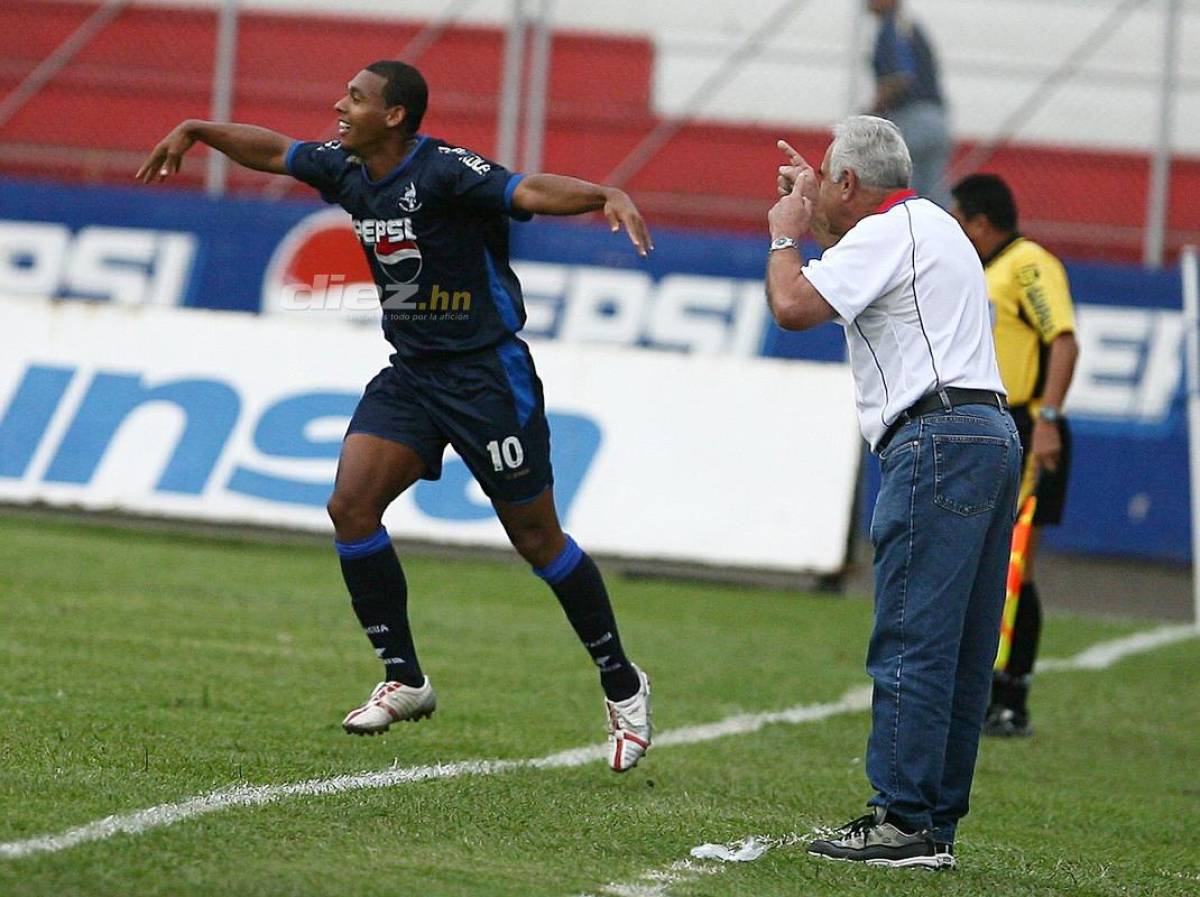 Fotos inéditas del clásico Motagua-Olimpia: Agarrones de pelo, Noel penaleando y camisas rotas