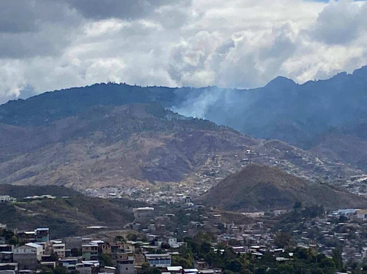 ¡Continúa activo! Así es el voraz incendio que no ha podido detenerse en las montañas de Santa Lucia