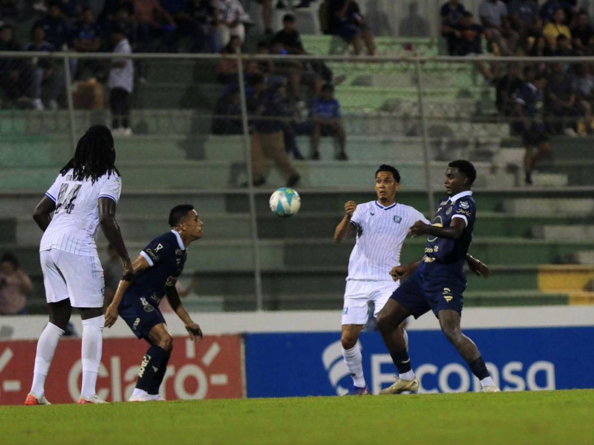 Pelea entre Génesis y Motagua, doble polémica con el FVS y el penal que falló Clever