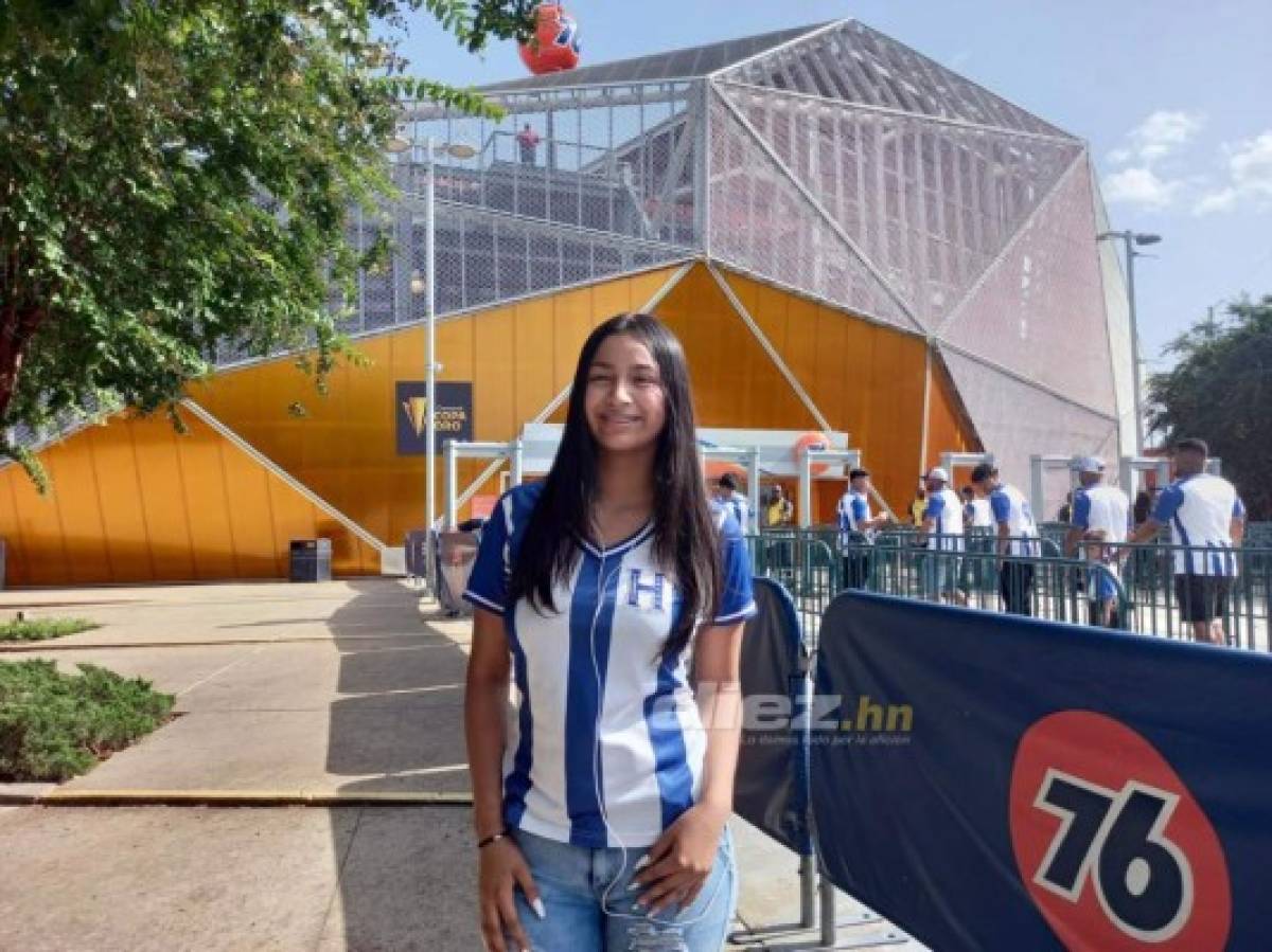 Honduras está bien arropado ante Panamá; la afición y belleza hondureña presente en el BBVA Compass de Houston