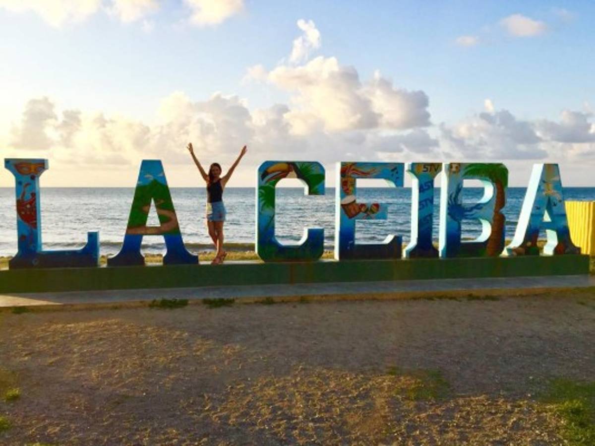 ¡Qué calor! Así fueron las vacaciones de verano de Sirey Morán, la sexy seguidora de Real España