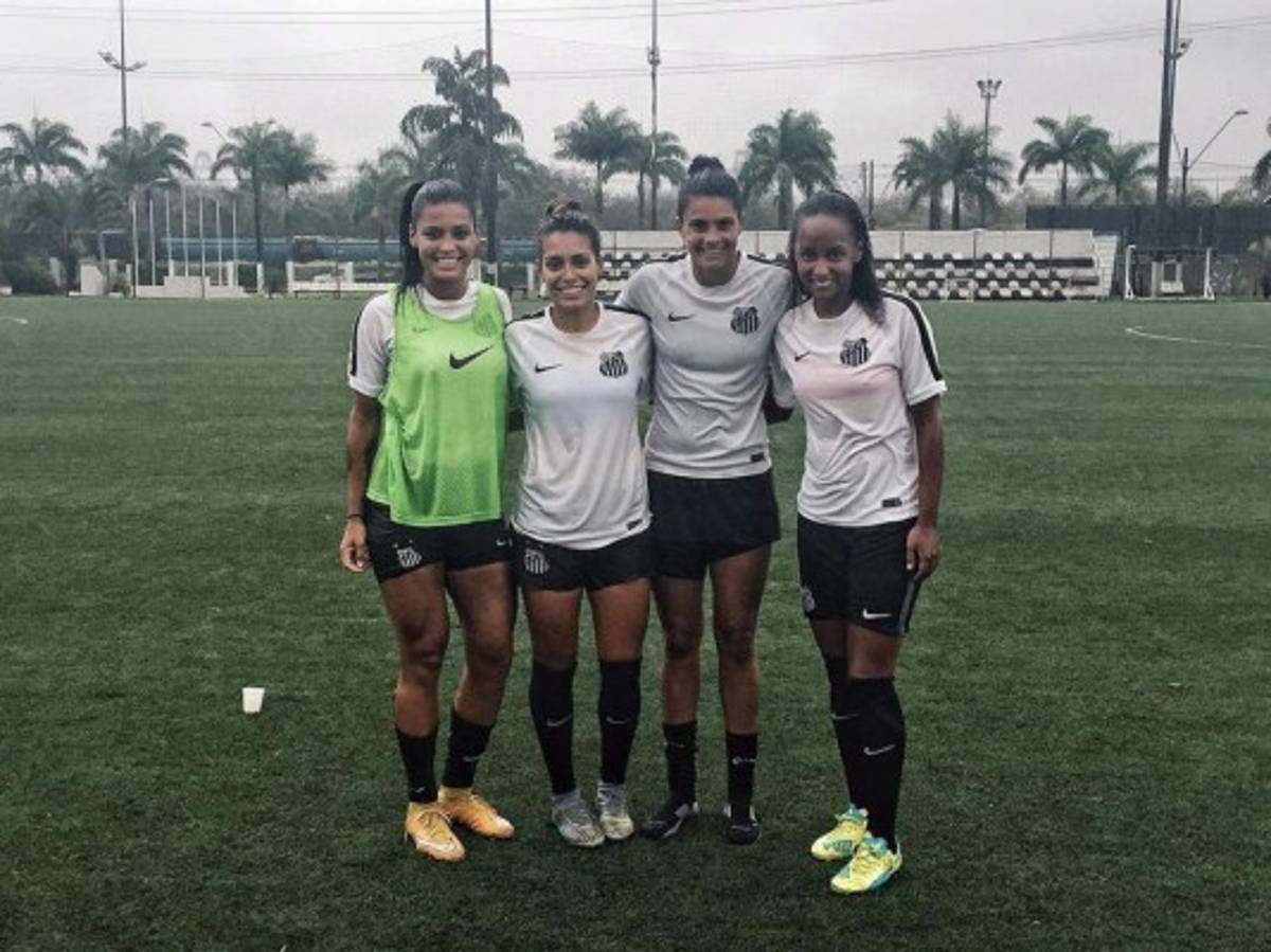 ¡EXPLOSIVA! La futbolista del Santos de Brasil con cuerpo de súper modelo