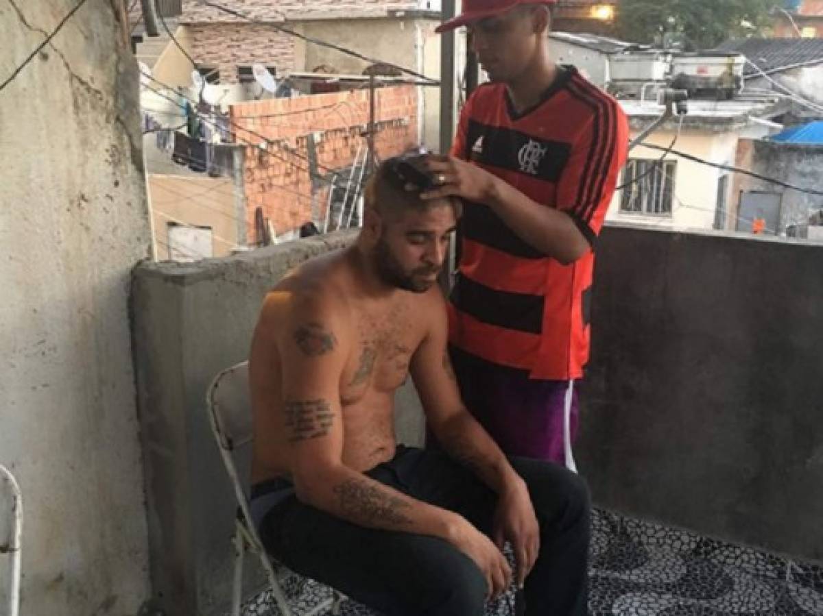 El gran giro que ha dado la vida de Adriano, el crack que volverá al fútbol