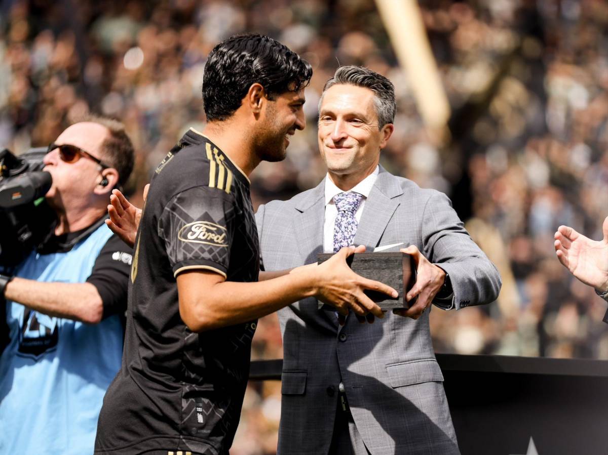 ¡Lujazo del LAFC! Famosos, anillos millonarios y espectacular tifo en estreno de la nueva casa de Denil Maldonado