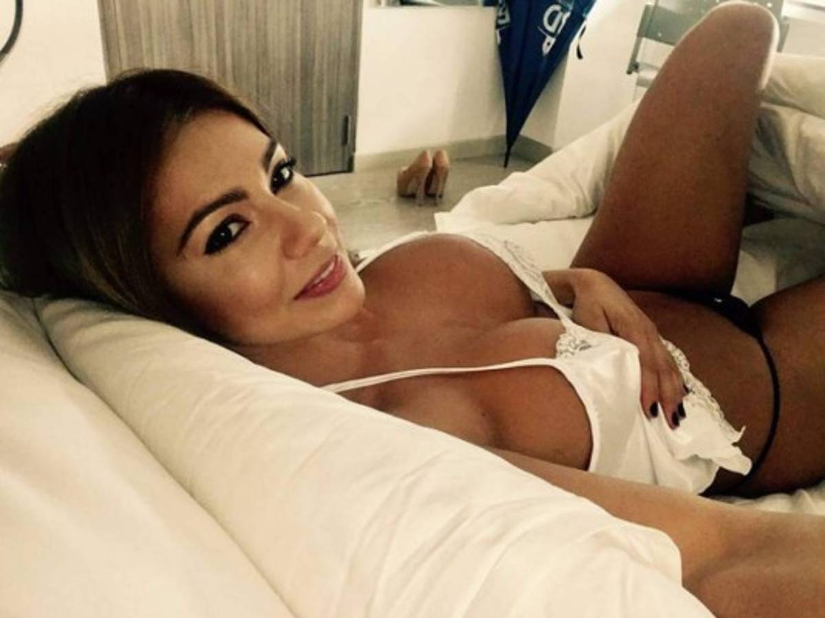 ¿Estrella de cine para adultos es novia de futbolista?