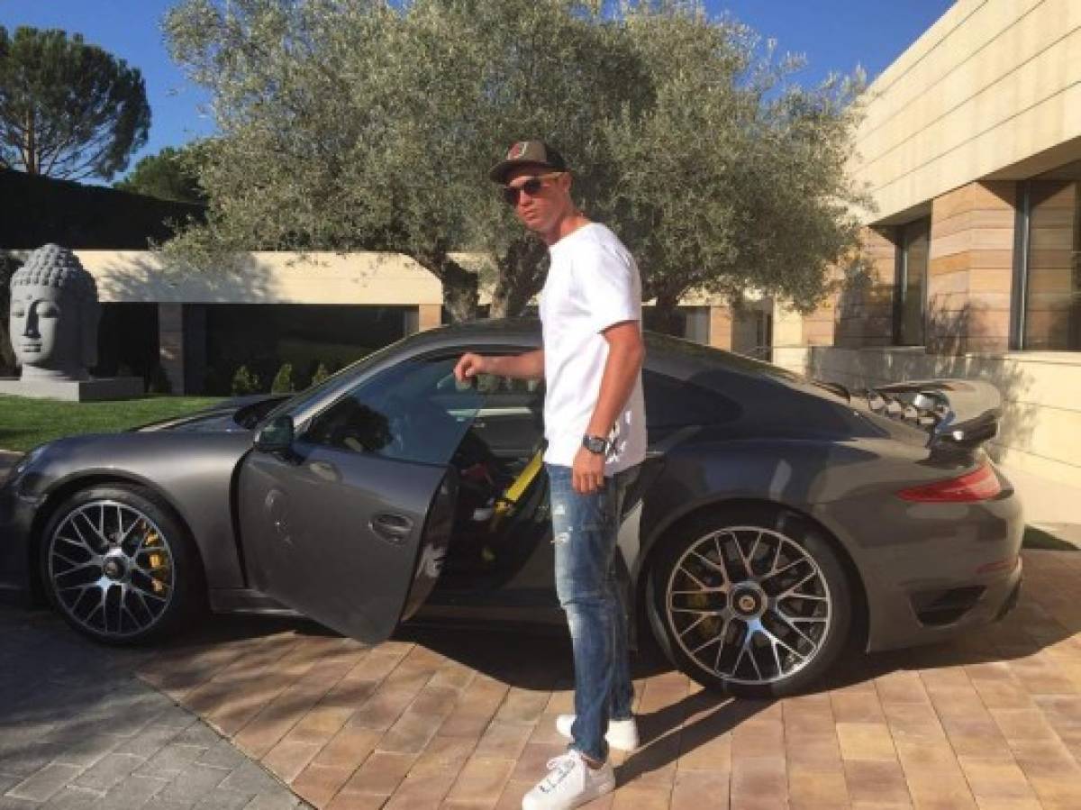 ¡Impresionante! La lujosa colección de autos que tiene Cristiano Ronaldo