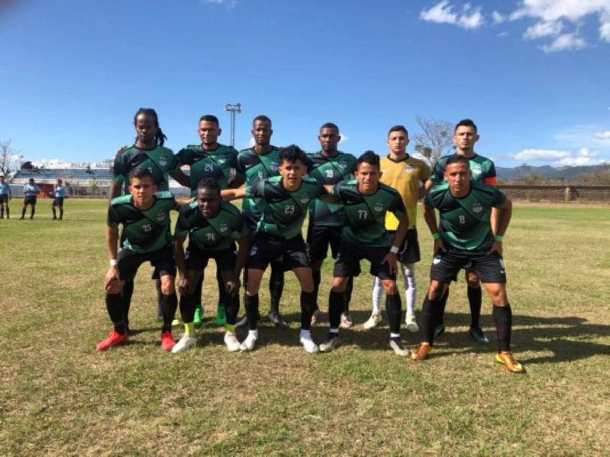 Fotos del Ascenso: Presidente del Savio subido en un muro, fila con examen covid y medidas de bioseguridad