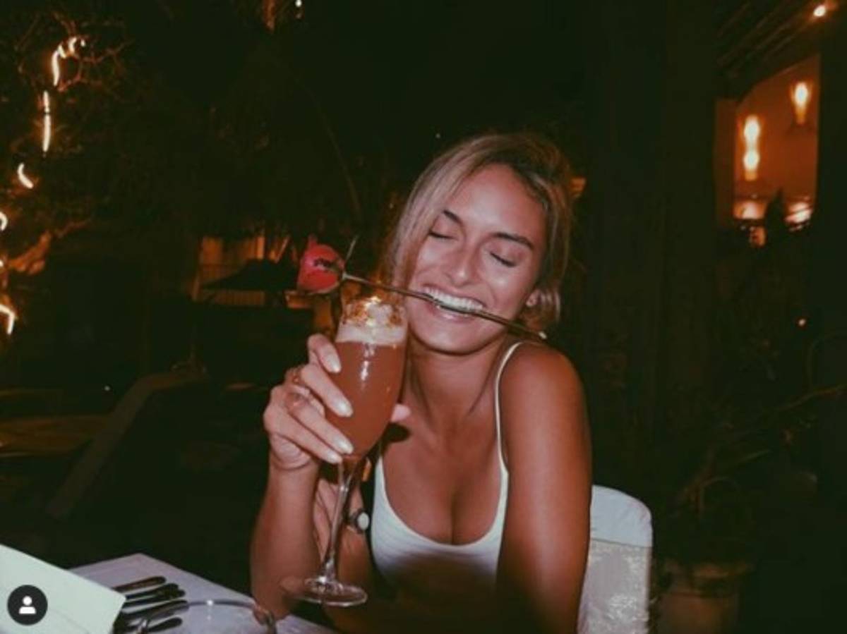 Expulsan de por vida a dos infartantes modelos por desnudarse en juego de la Serie Mundial