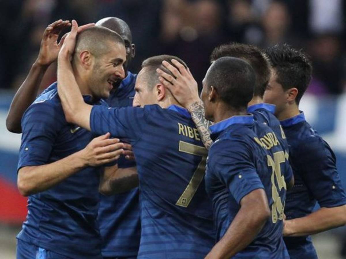 Franceces tendrán juego de cartas y playstation durante el Mundial