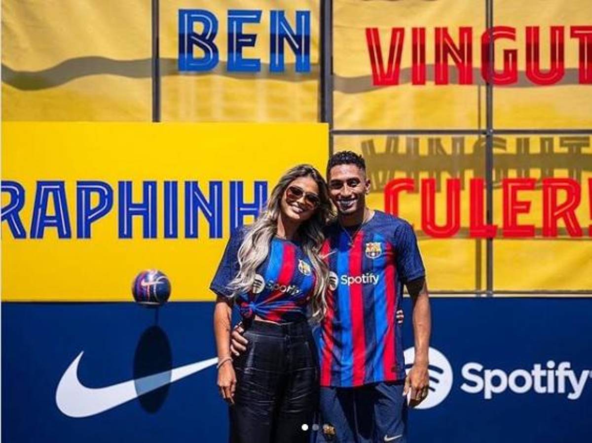 Así fue la presentación de Raphinha en Barcelona: Su hermosa mujer deslumbró, curioso momento con Laporta ¿y su dorsal?