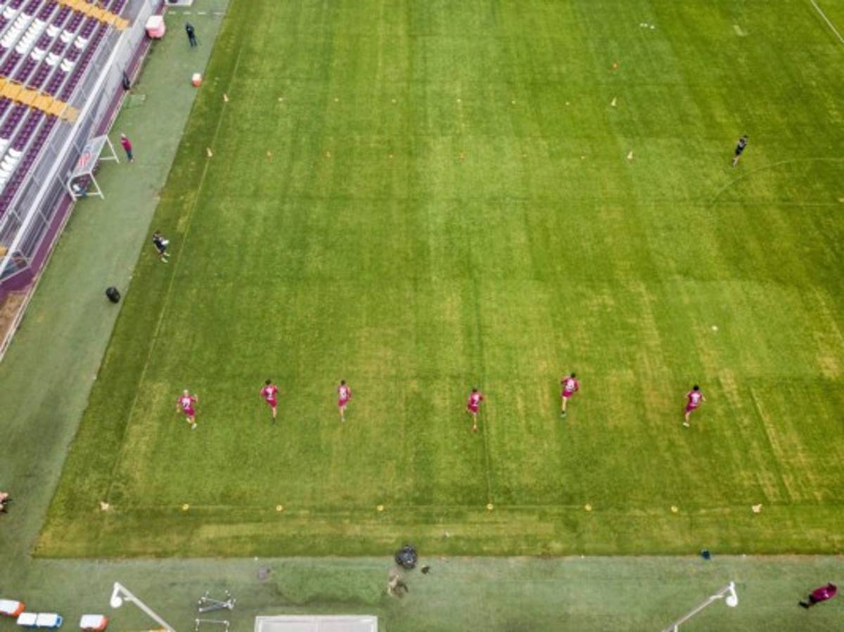 Con mascarilla y guardando distancia; así volvieron a las prácticas los clubes en Costa Rica