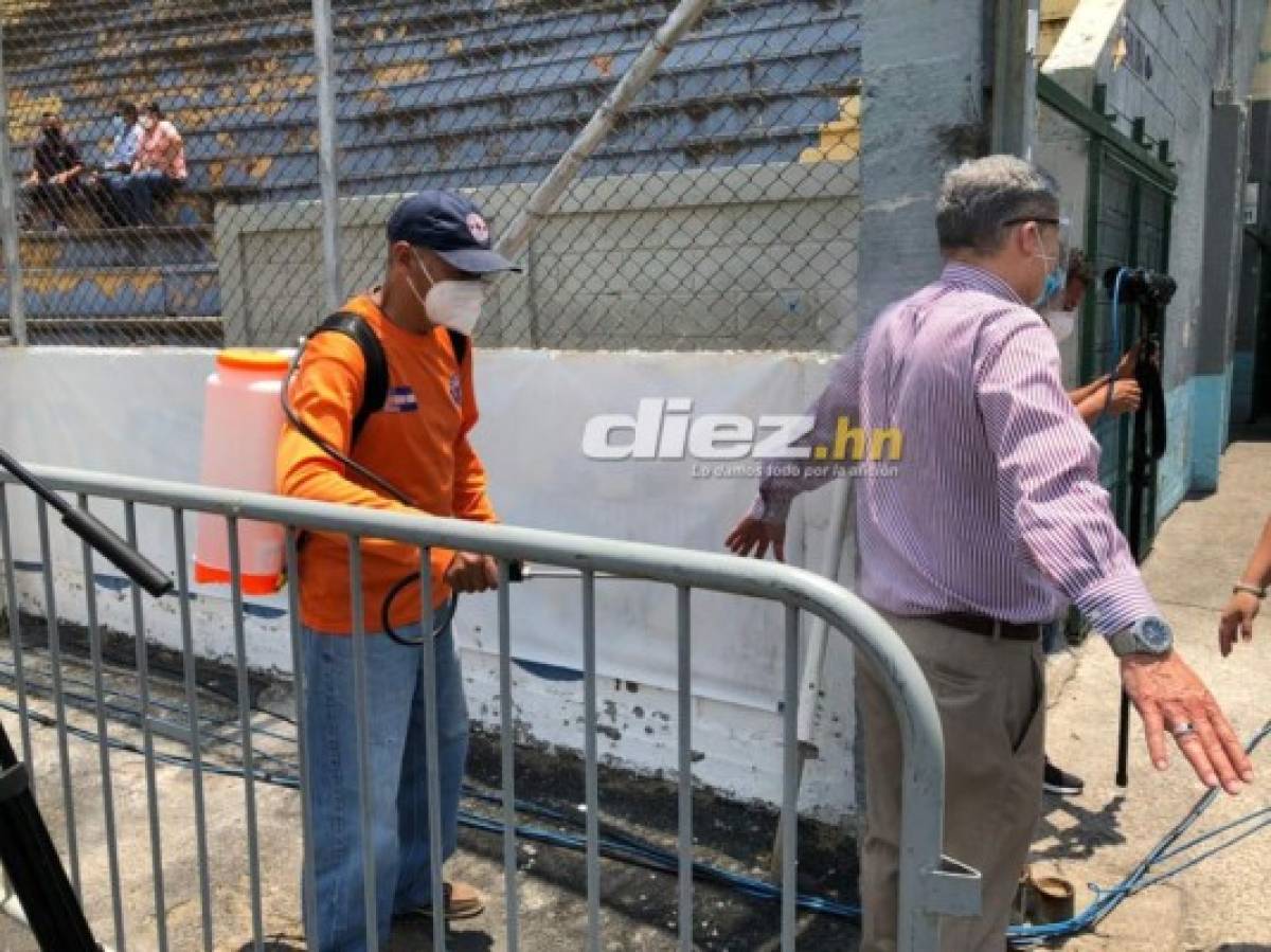 Llanto y consternación en el último adiós de Chelato Uclés en el estadio Nacional de Tegucigalpa