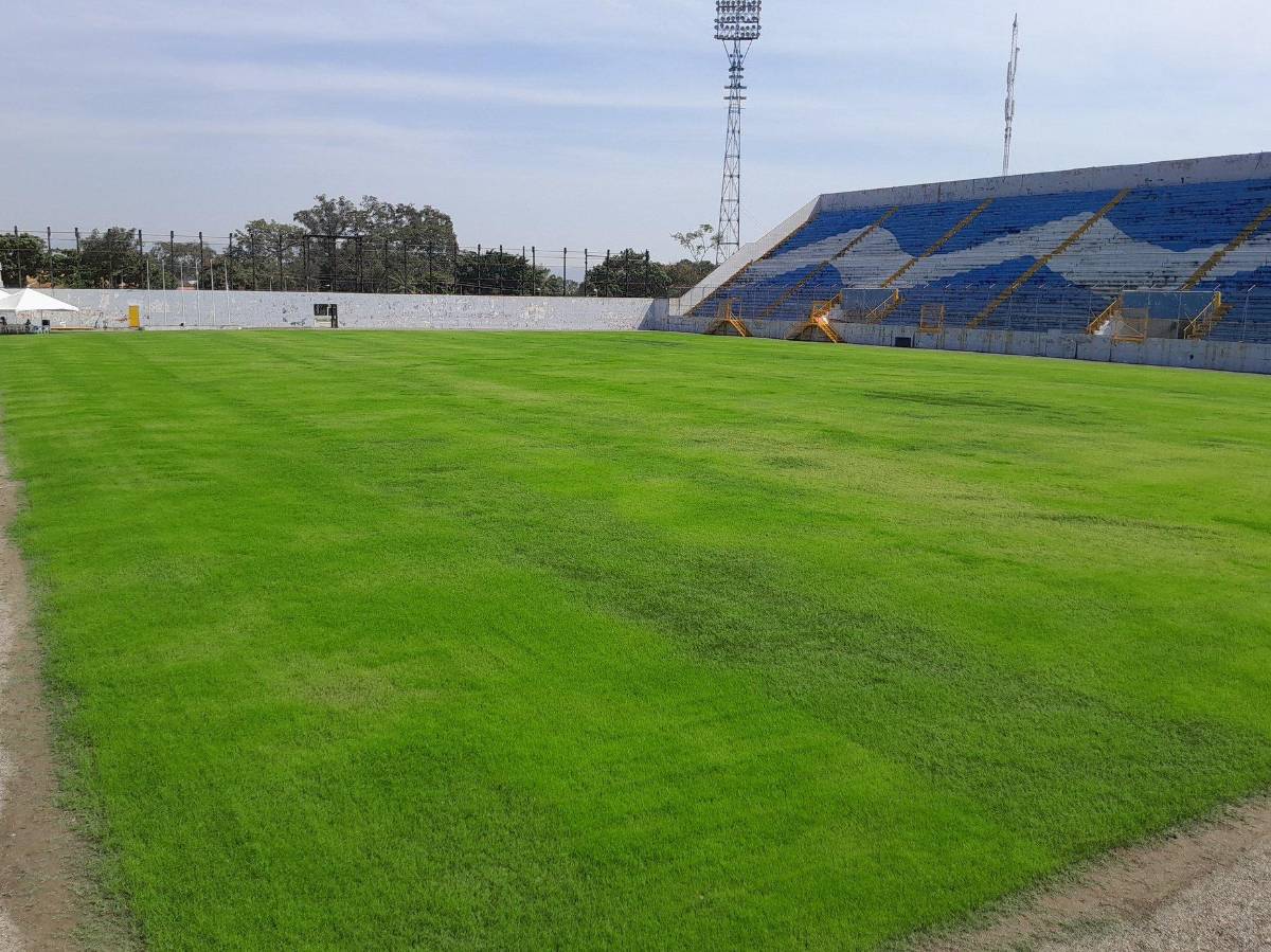 Estadio Morazán, en malas condiciones tras millonaria inversión: así de deteriorada luce la nueva cancha