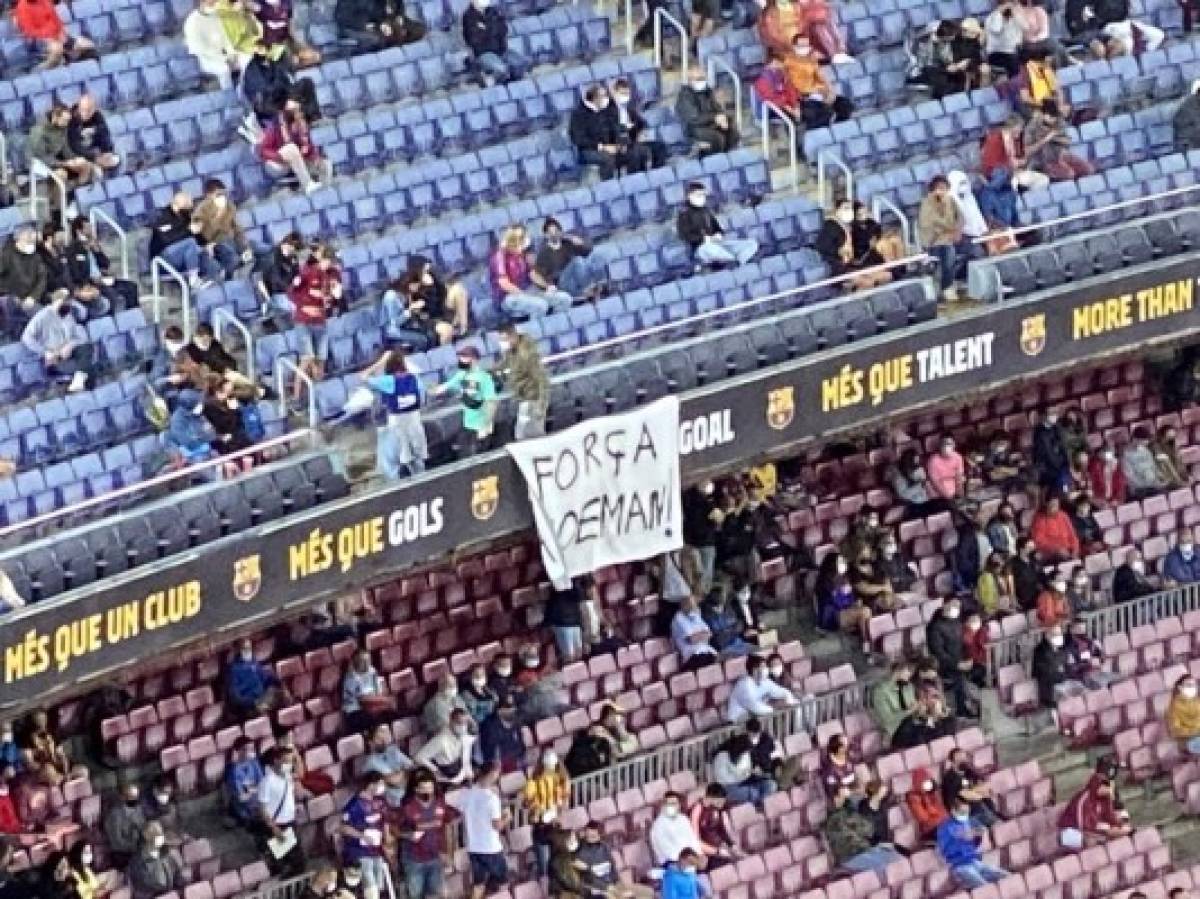 Pancarta para Koeman en el Camp Nou, el drama por el empate y lo que pasó con Piqué