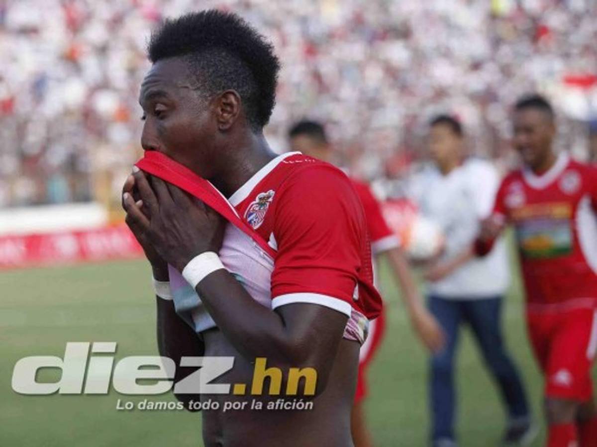 La tristeza de Real Sociedad tras perder su cuarta final