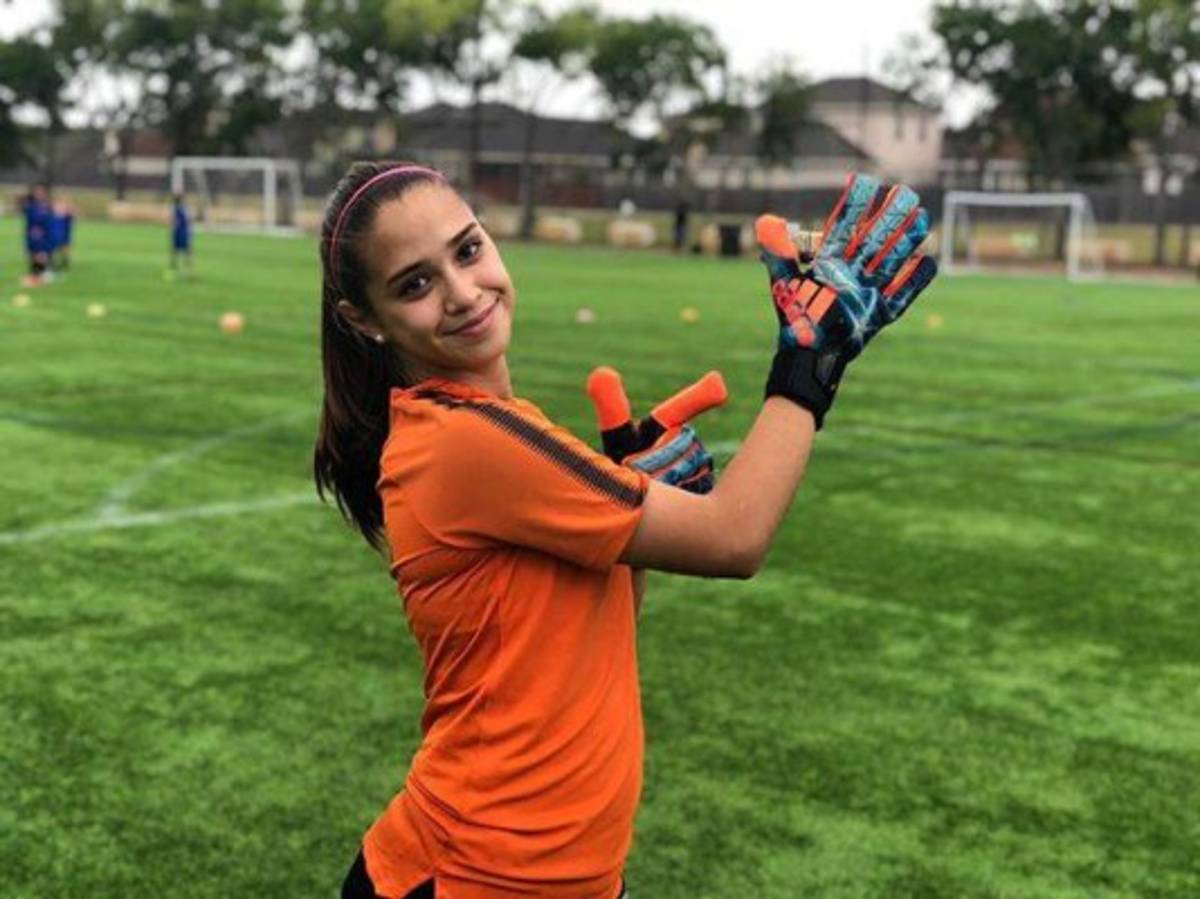 Nailea Vidrio la futbolista de 15 años que deslumbra en la Liga Femenil MX