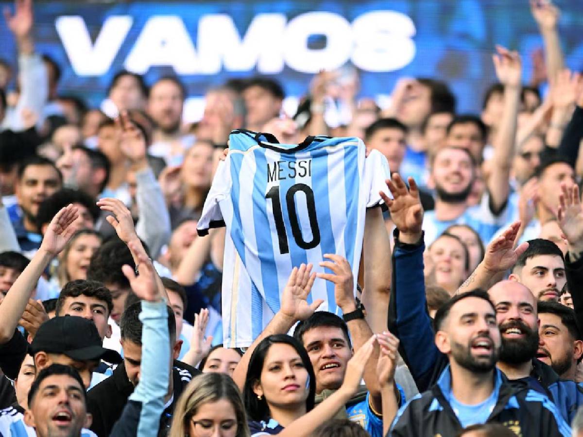 Messi rompió en llanto y Antonela presente: la despedida de Leo de Argentina