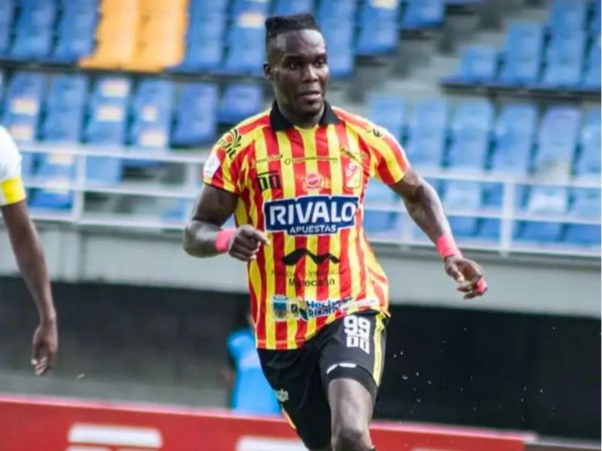 Fichajes: Motagua ficha volante, Elis con oferta de Europa, Platense va por ex Olimpia y Julián Martínez es noticia