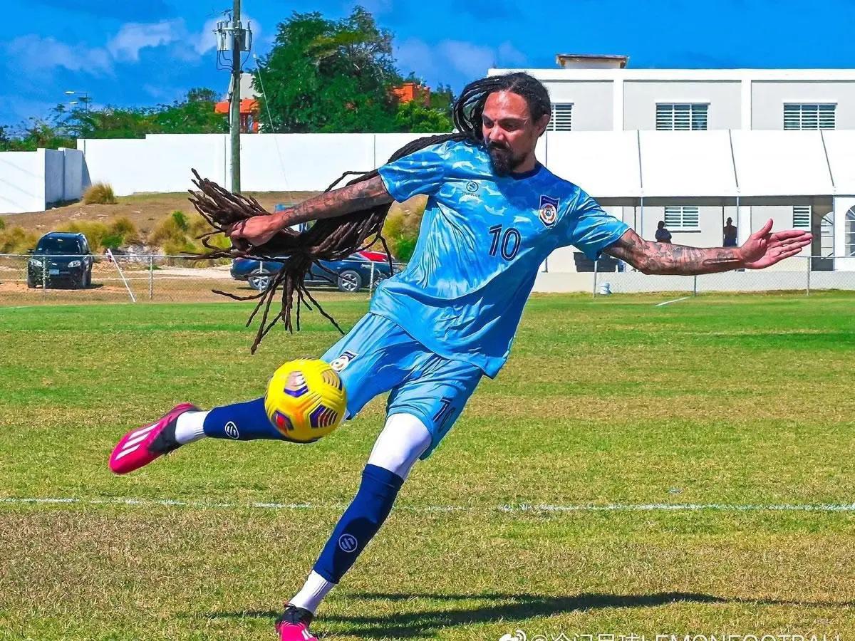 Concacaf: las insólitas rojas que provocó jugador de 1.5 metros por sus trenzas