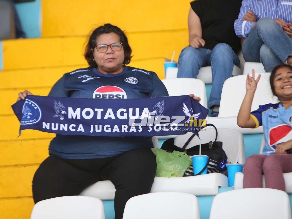 No se vio en TV: aficionadas del Motagua roban suspiros, gestazo de Auzmendi con su novia y fiesta azul en el Nacional