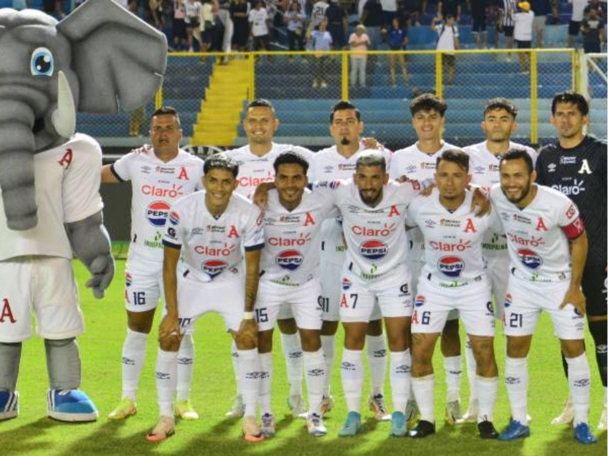 ¡Tiembla Saprissa! El récord que acecha Olimpia entre los máximos campeones de Centroamérica