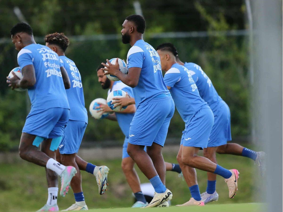 Hermosa bebé le robó el corazón a Alexy Vega y ambientazo en el CAR: Así fue el último entreno de la Selección de Honduras
